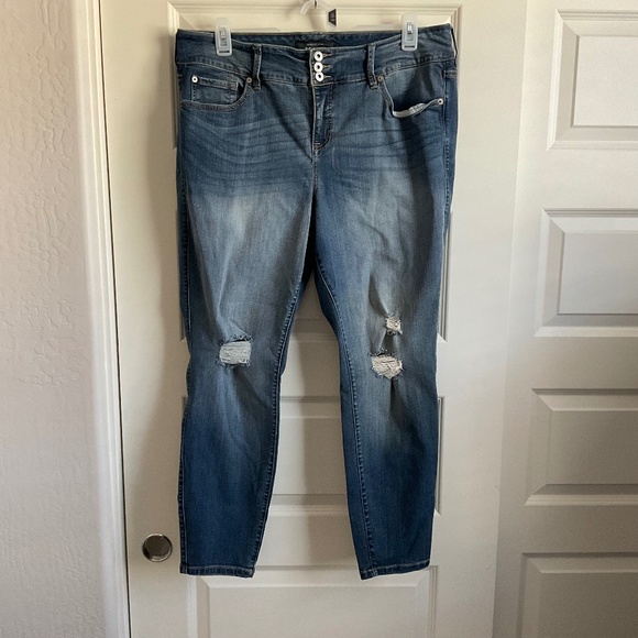 torrid Denim - Torrid Lightly Distressed Jeggings -‎ Size 20